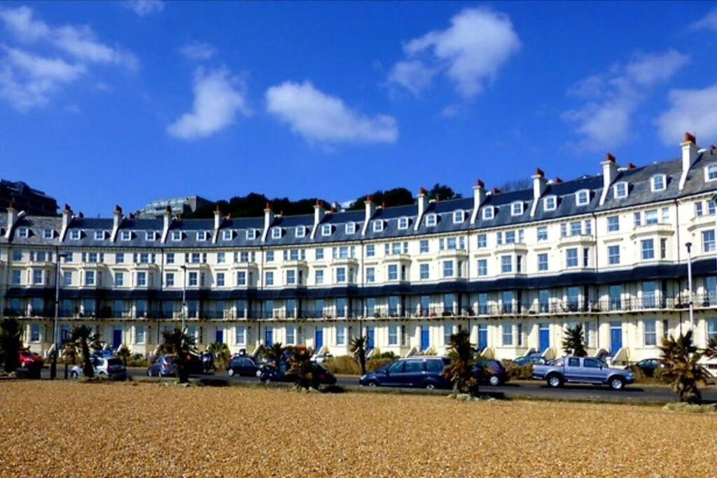 Beautifully Appointed, Period Seaside Apartment フォークストン エクステリア 写真