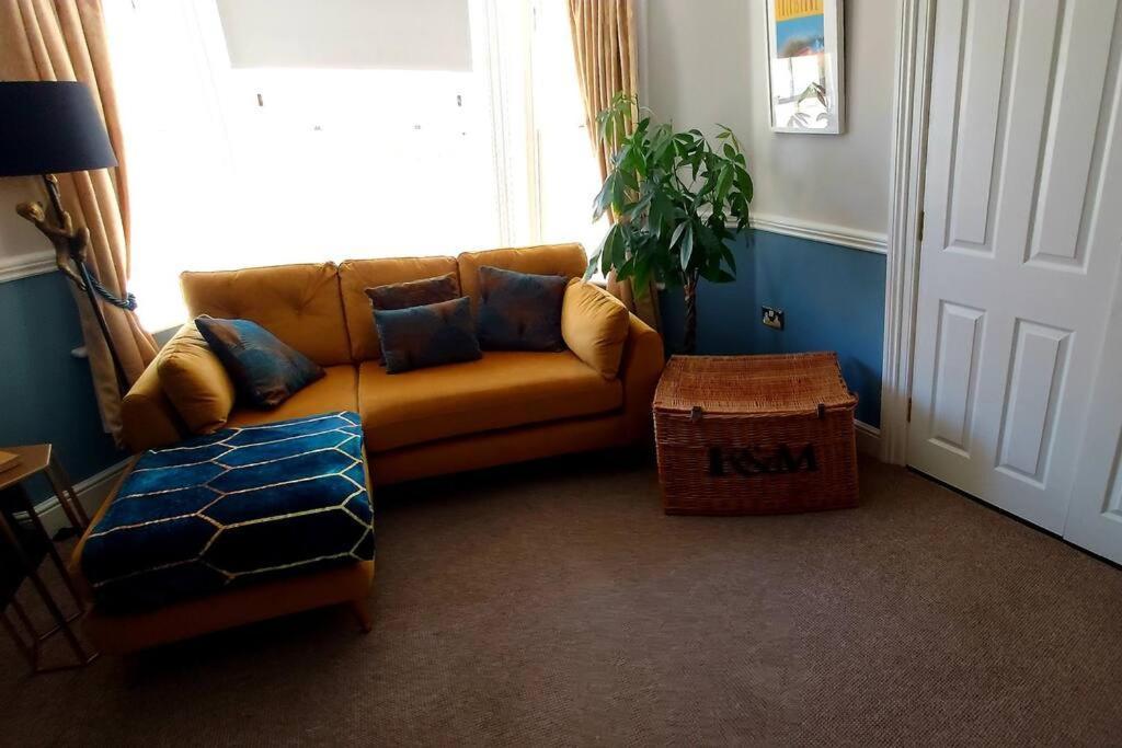 Beautifully Appointed, Period Seaside Apartment フォークストン エクステリア 写真