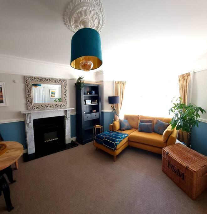 Beautifully Appointed, Period Seaside Apartment フォークストン エクステリア 写真