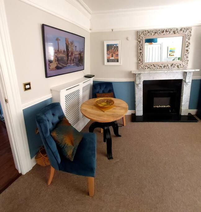 Beautifully Appointed, Period Seaside Apartment フォークストン エクステリア 写真