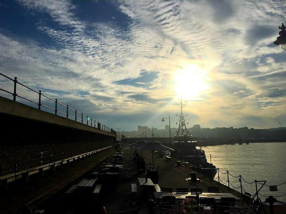Beautifully Appointed, Period Seaside Apartment フォークストン エクステリア 写真