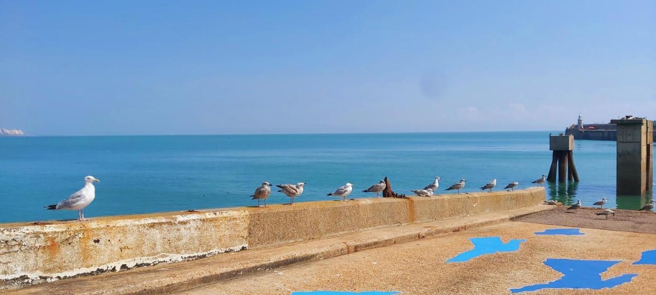 Beautifully Appointed, Period Seaside Apartment フォークストン エクステリア 写真